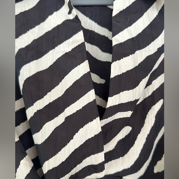 H&M Tie Front Shirt Size XS - Picture 3 of 4